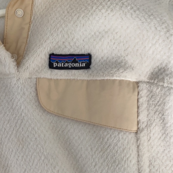 Cream + White patagonia - Picture 3 of 3